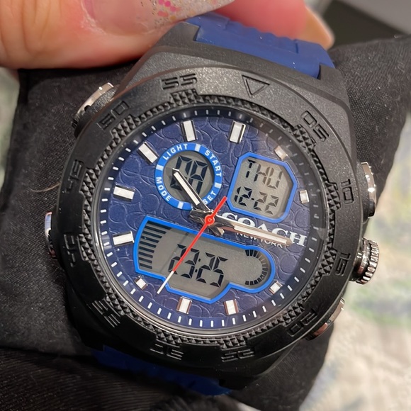 BNWT - Sexy Coach watch with adjustable strap - Picture 2 of 6